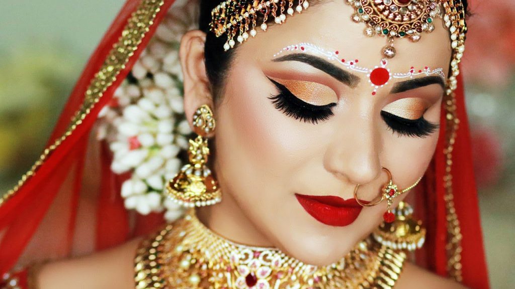 Traditional eye makeup
