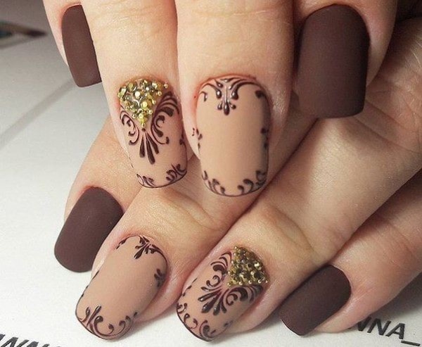 Nude and stone nails