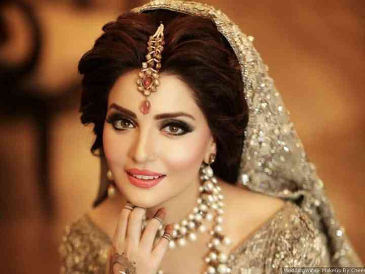 मेसी हेयर बन