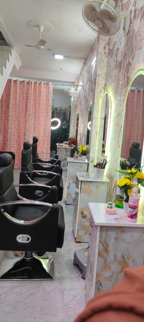Manju Salon Img