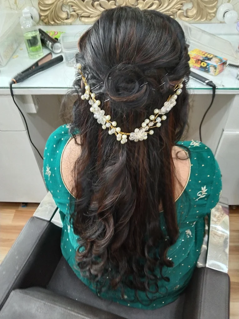 Headmasters Salon Kurukshetra hairstylr