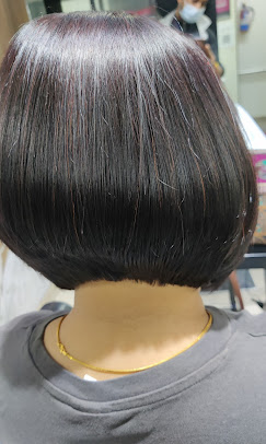 Lakme Salon Noida Sector 18 hair cutting