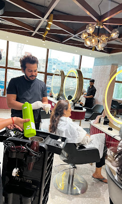 Looks Salon Defence Colony New Delhi hair