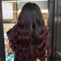 Looks Salon Omaxe hair cuttting