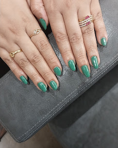Looks Salon Prayagraj nail