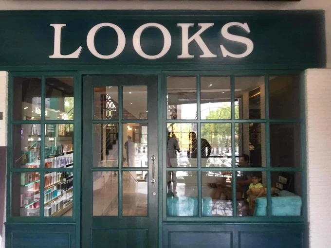 Looks Salon – Hazipur Sector 2