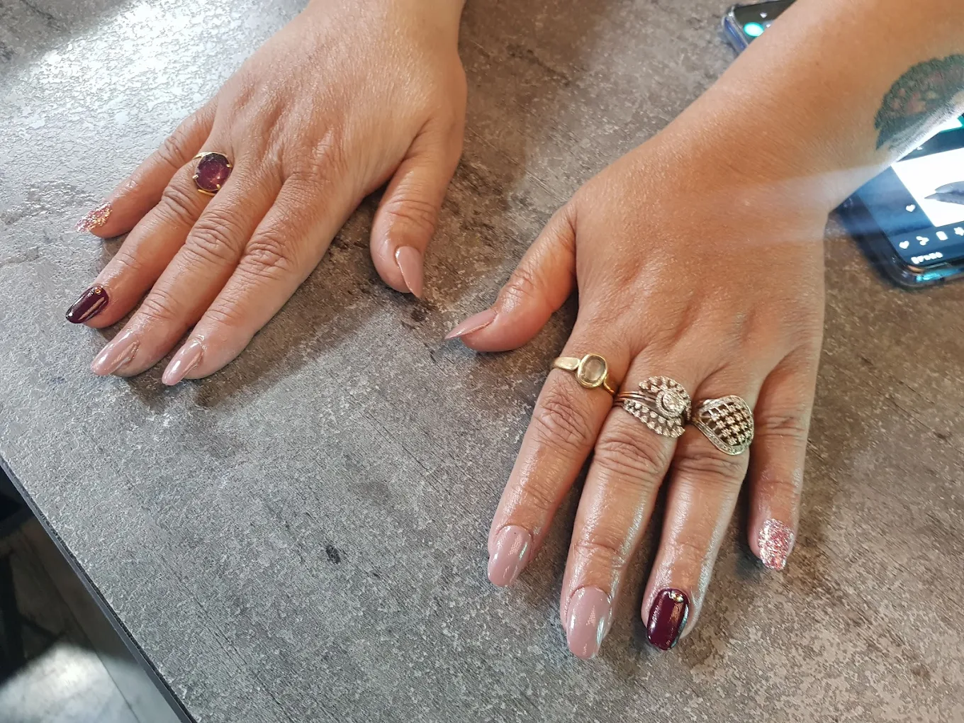 Mirror Unisex Family Salon Ambala nail