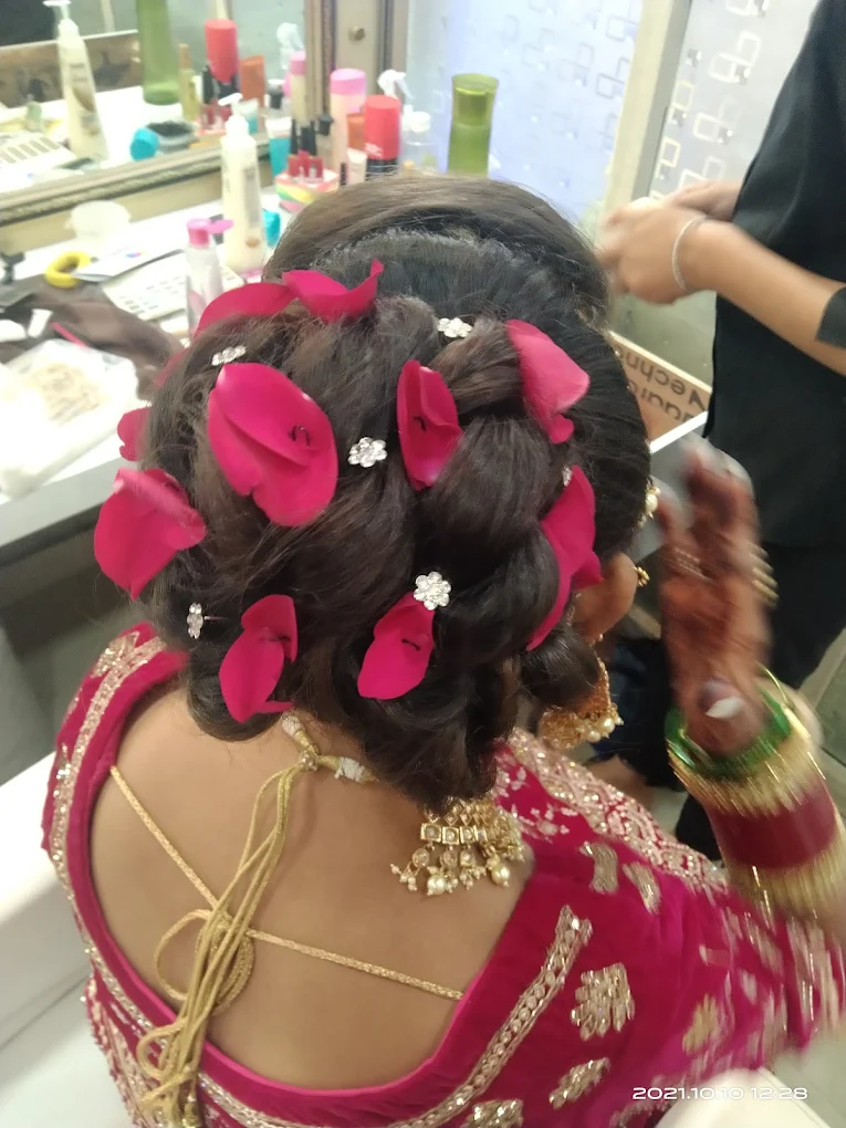 Oro Professional Salon Academy Bathinda hairstyle