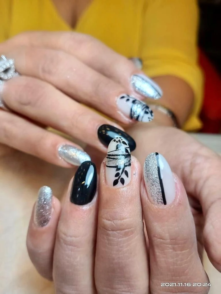 Super Cut Hair Beauty Salon Amritsar nail art
