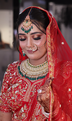 Triss Salon Agra makeup