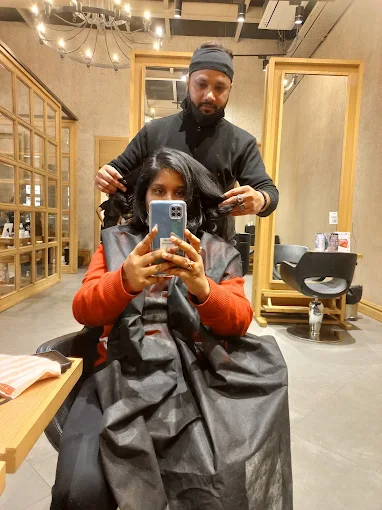 best hair cutting salon Looks Salon Regal Building Connaught Place 2