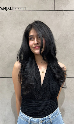 hair style by Geetanjali Studio Janakpuri New Delhi