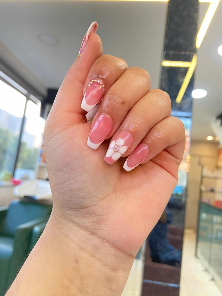 Dazzle Studio Academy Mohali nails
