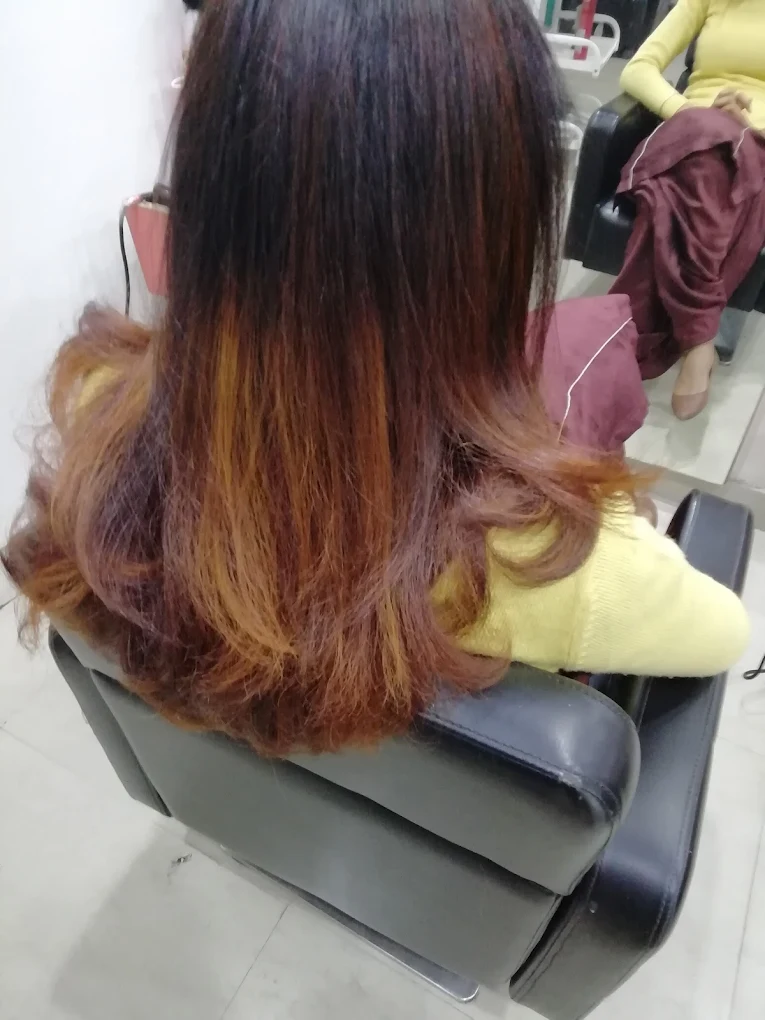 Mirror Mirror Unisex Hair Beauty Saloon Karnal hair colour