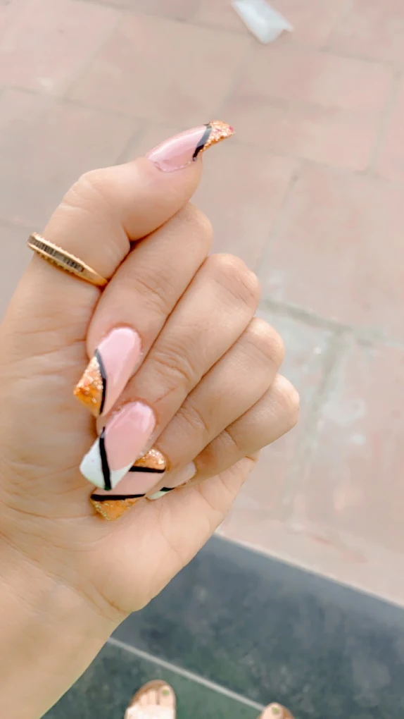 Reglow International Salon Mohali nail
