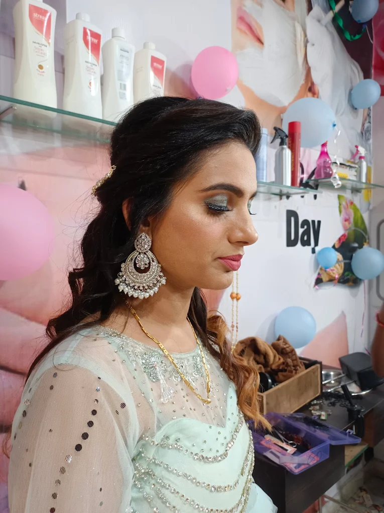 Silver Scissors hair and beauty salon Kapurthala make up