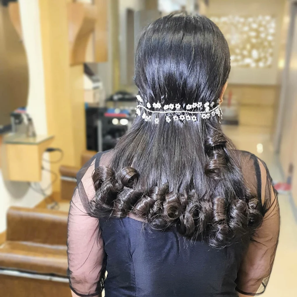 Tocado A Family Salon Panchkula hairdo
