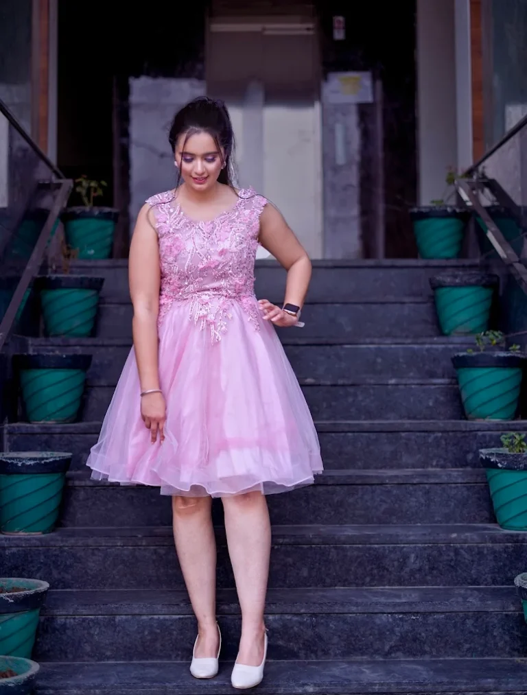 Bhawna Sapra Makeovers Unisex Salon Academy Hisar make up 768x1013