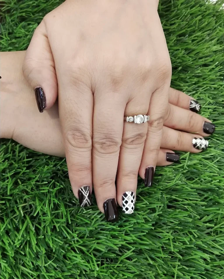 King N Queen Luxury Unisex salon Rohtak nails 768x959