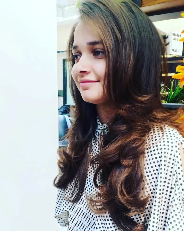 King n Queen Unisex salon Sonipat haircut 768x960