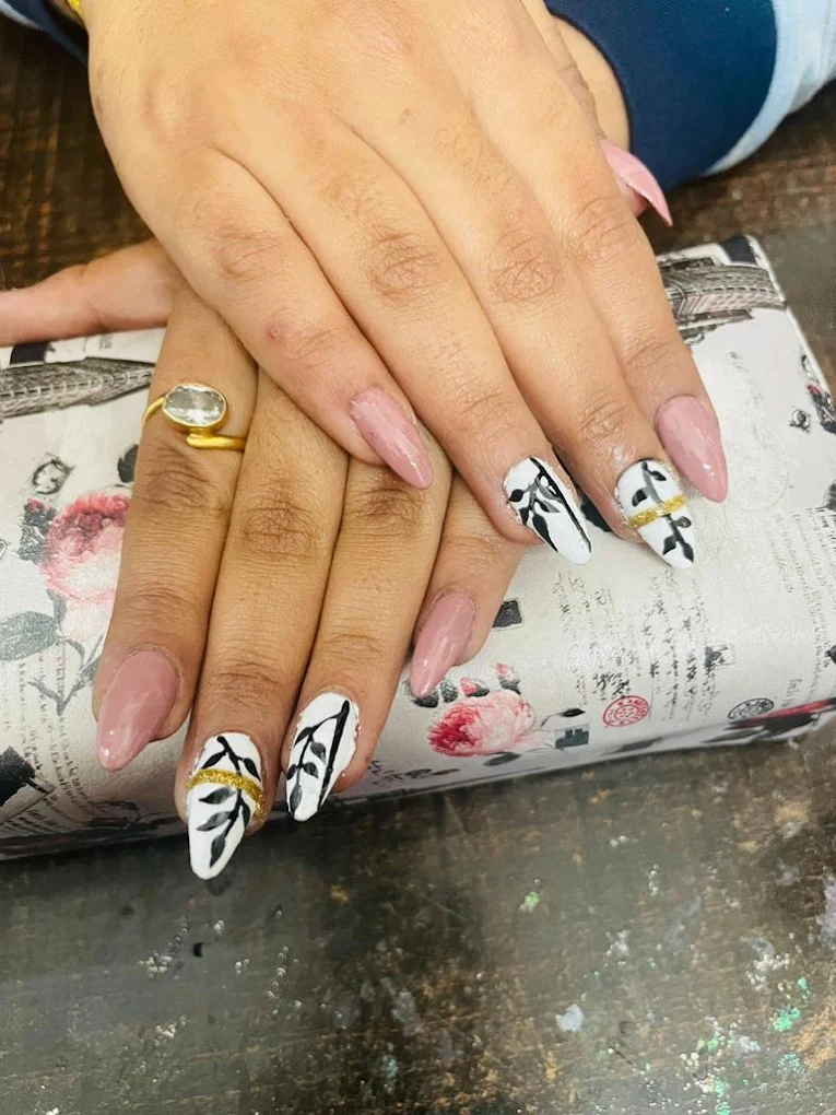 Makeupvibe Unisex salon rohtak nail art