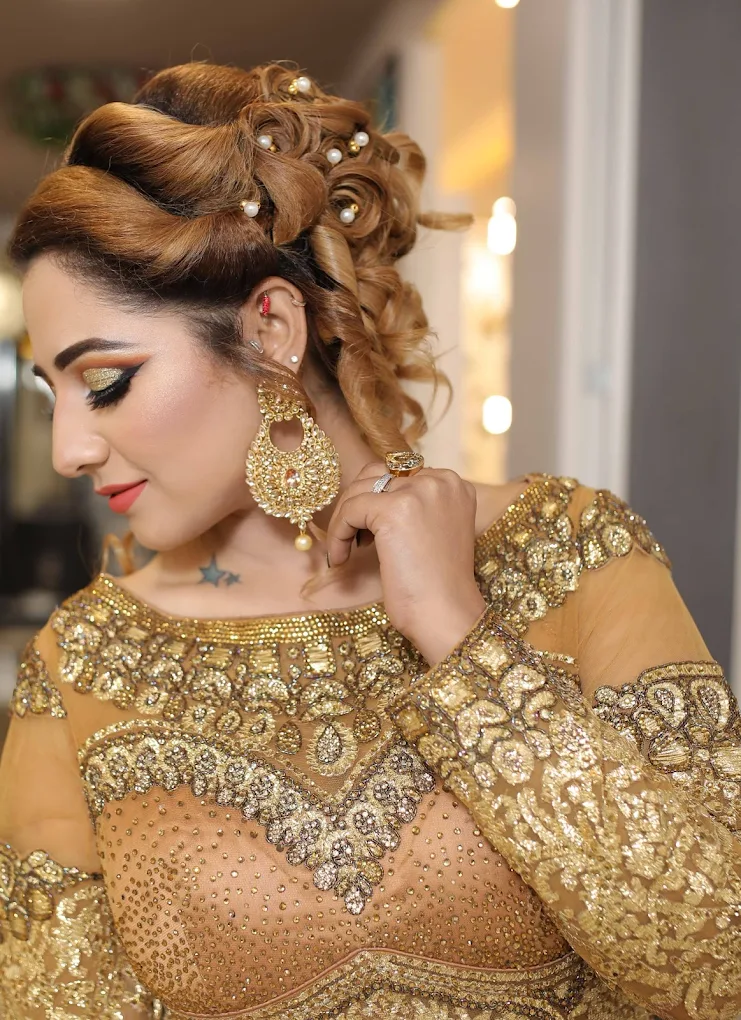 Makeupvibe Unisex salon rohtak party makeup