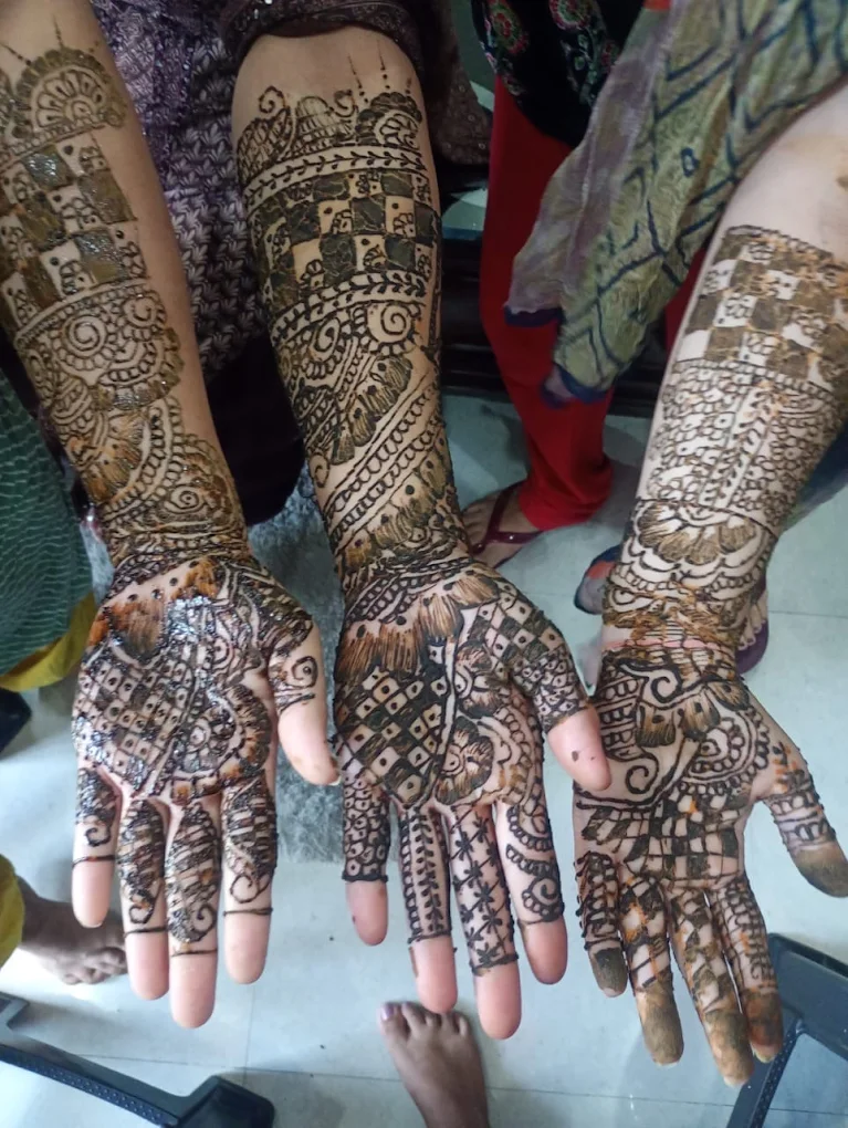 Neeru Makeover Academy rohtak mehndi