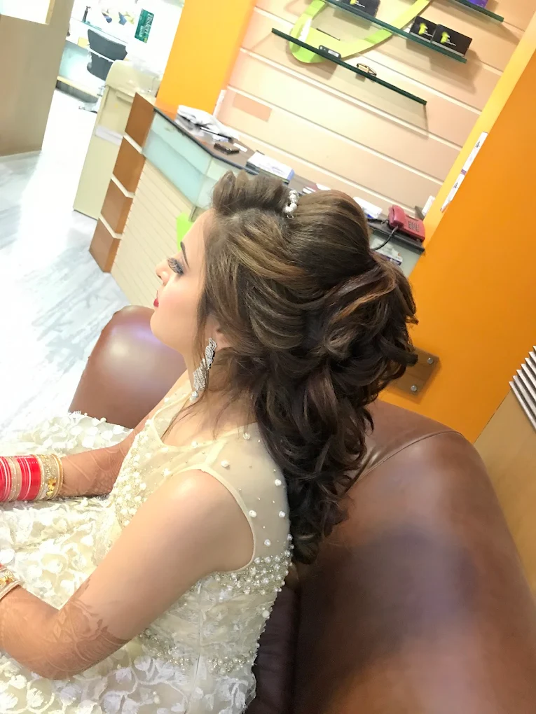 Rani Beauty Parlour Sirsa hairstyle