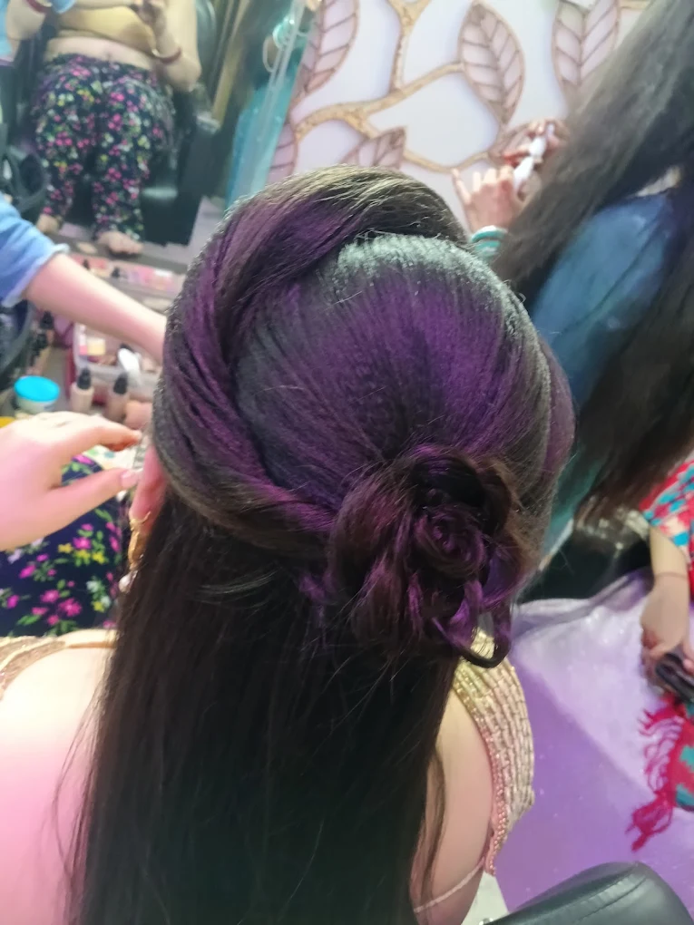 Renu Makeovers Academy Sonipat hairstyle