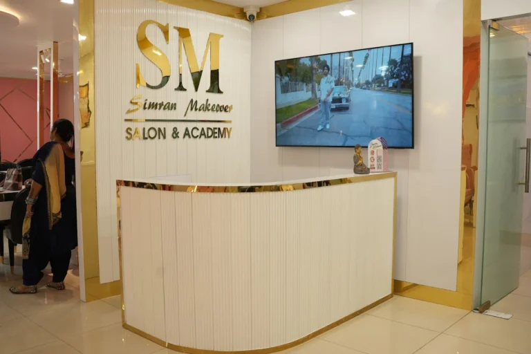 Simran Makeovers Salon Academy Sirsa profile image 768x512