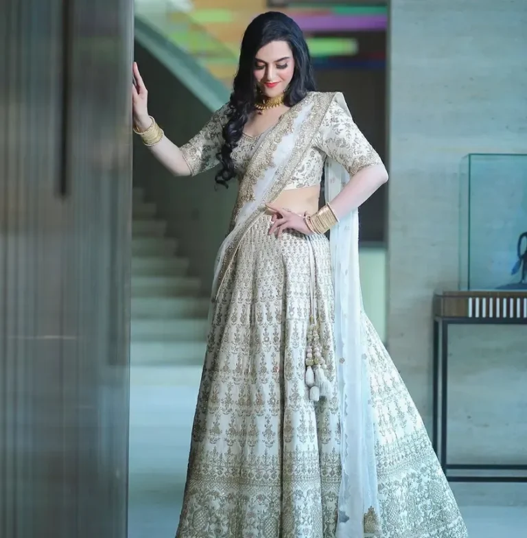 Aarzoo Arora Makeup Studio Salon faridabad makeup 768x784