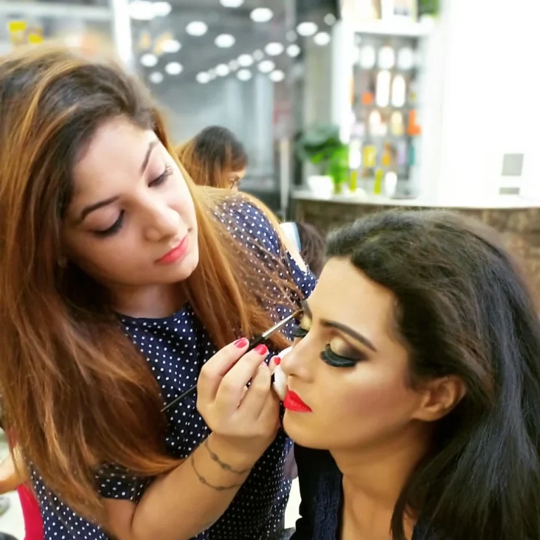 Anu Makeovers Beauty salon makeup Studio Faridabad makeup 768x768