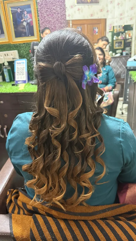 Charvi makeovers Training centre Faridabad hairr