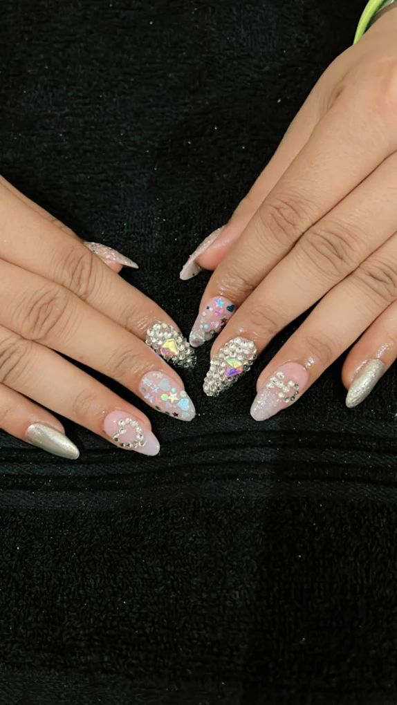 Charvi makeovers Training centre Faridabad nailss