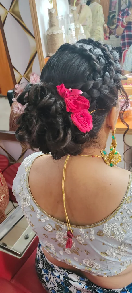 Ladies Care Beauty Salon yamunanagar hairstyle