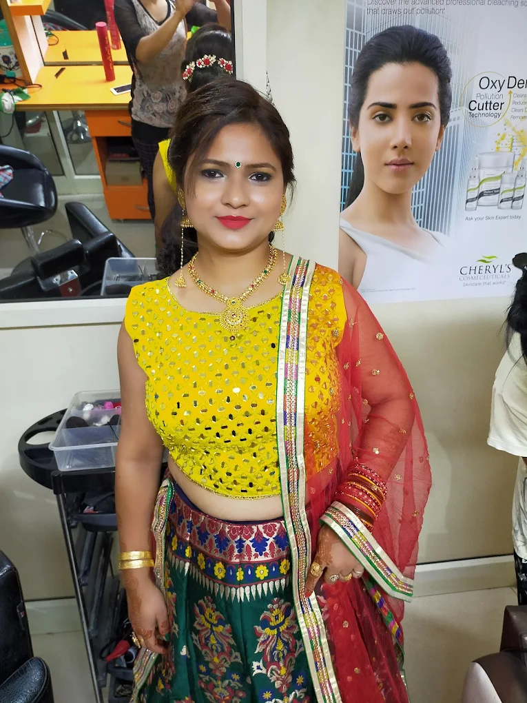 Ladies Care Beauty Salon yamunanagar makeupp
