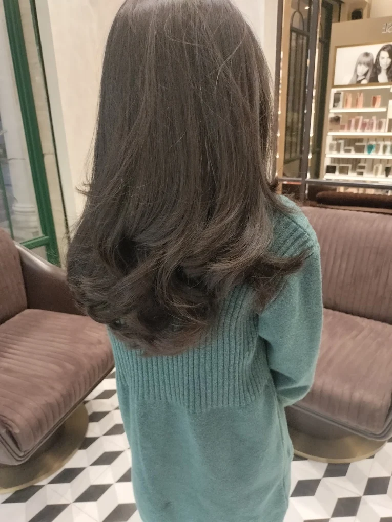 Looks salon Faridabad haircut