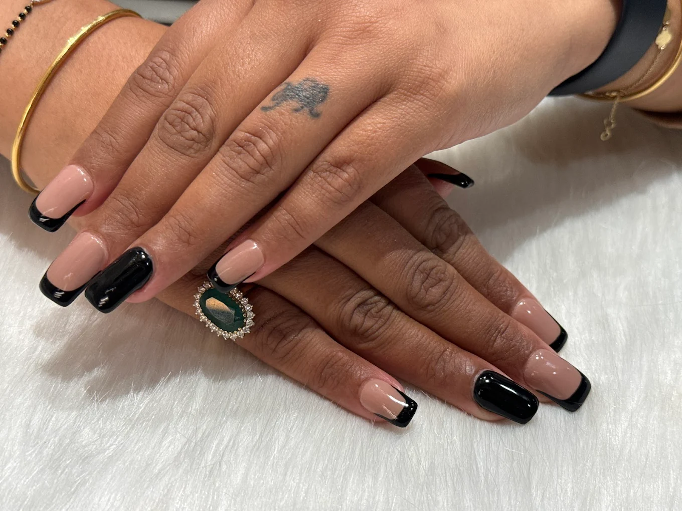 Looks salon Faridabad nails