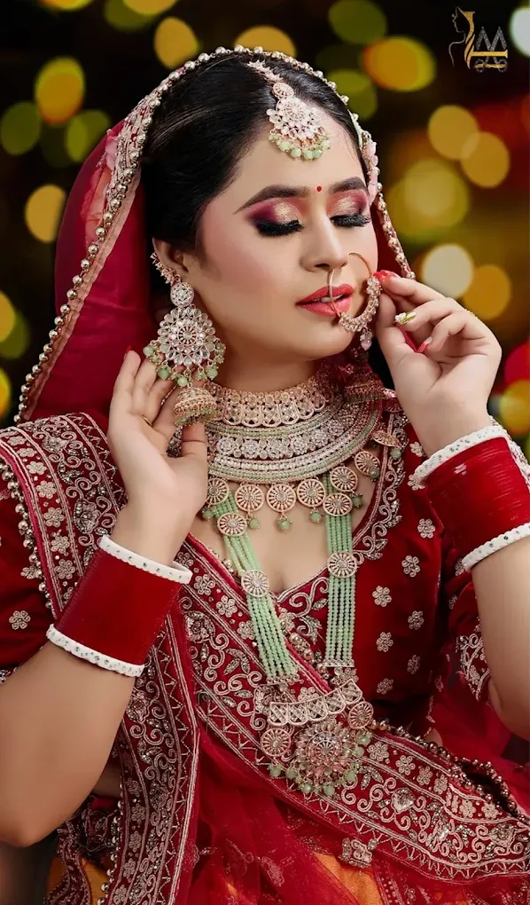 Lovely Makeover Academy Ratia makeupp