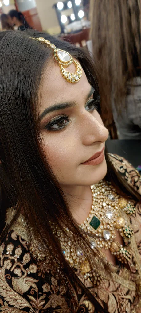 Meenakshi Makeovers bhiwani makeup