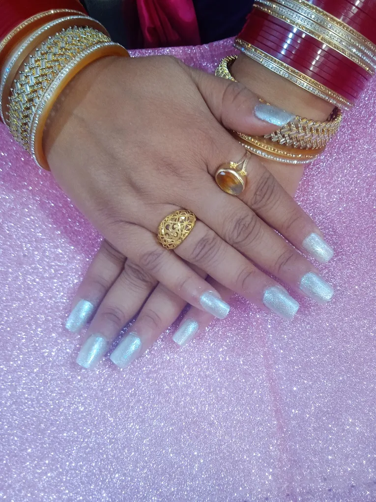 Monisha Makeovers Faridabad nails