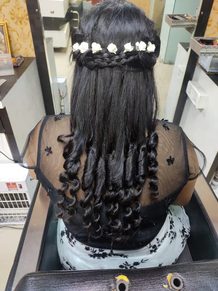 Revive Makeovers Salon Faridabad hairdo