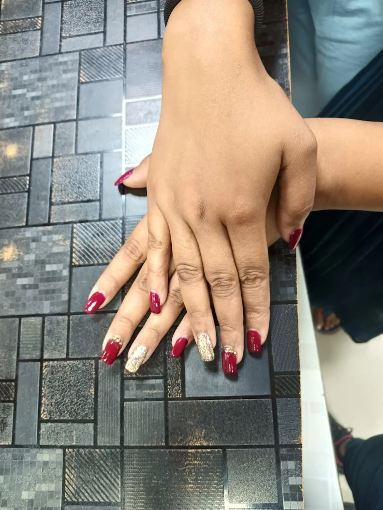 Revive Makeovers Salon Faridabad nails