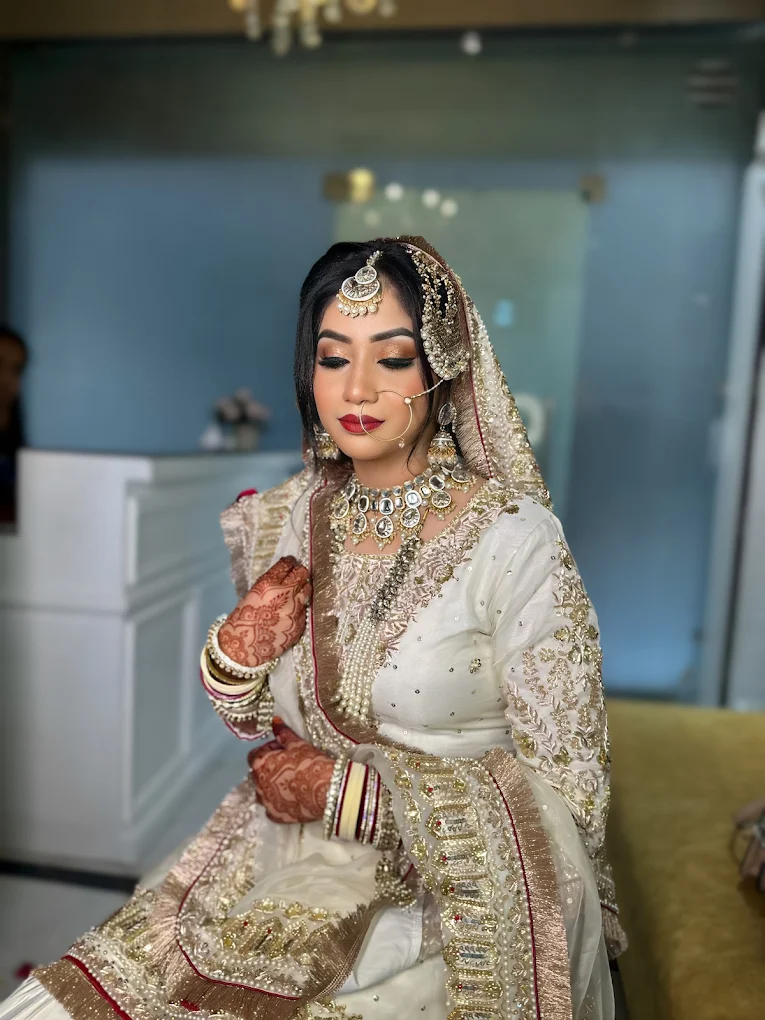 Rakhi Bajajs Modern Beauty Cut Salon Palwal make up