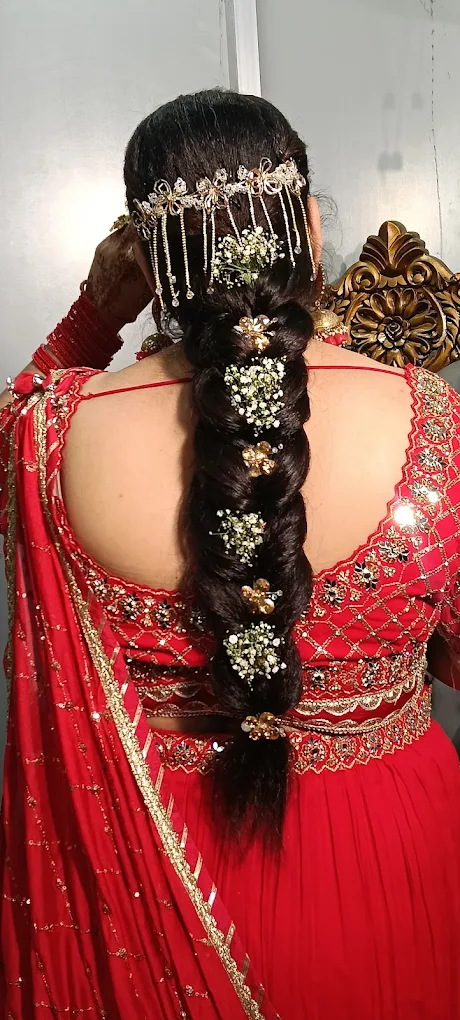 Ritu Khullar beauty welness center makeup academy Palwal hairr